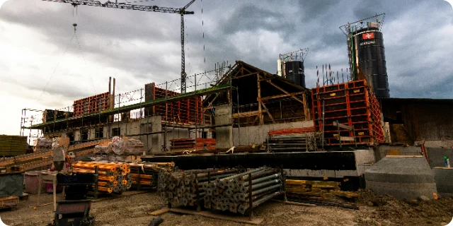 Deux ouvriers sur site